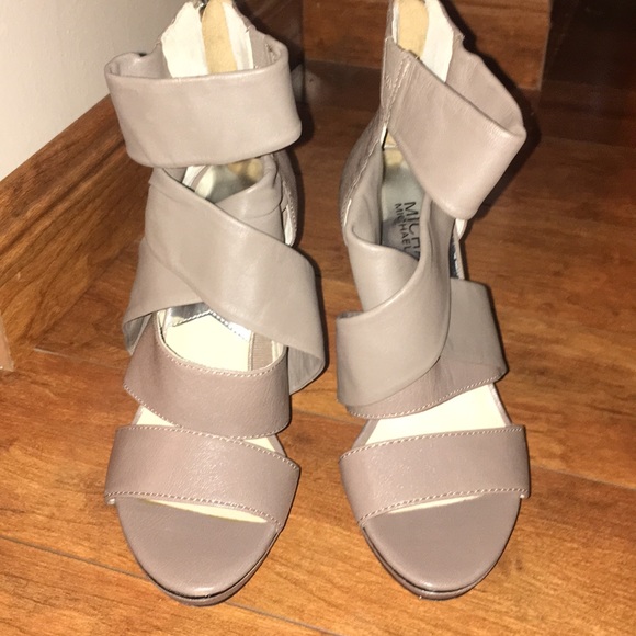 Michael Kors taupe heels - Picture 3 of 4